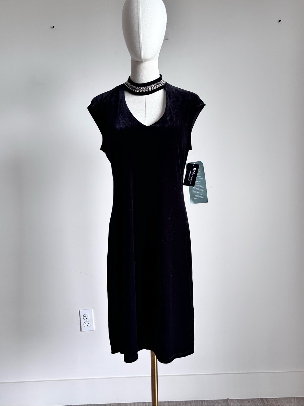 RN Studio Ronni Nicole Black Velvet Rhinestone Choker Dress Size 6